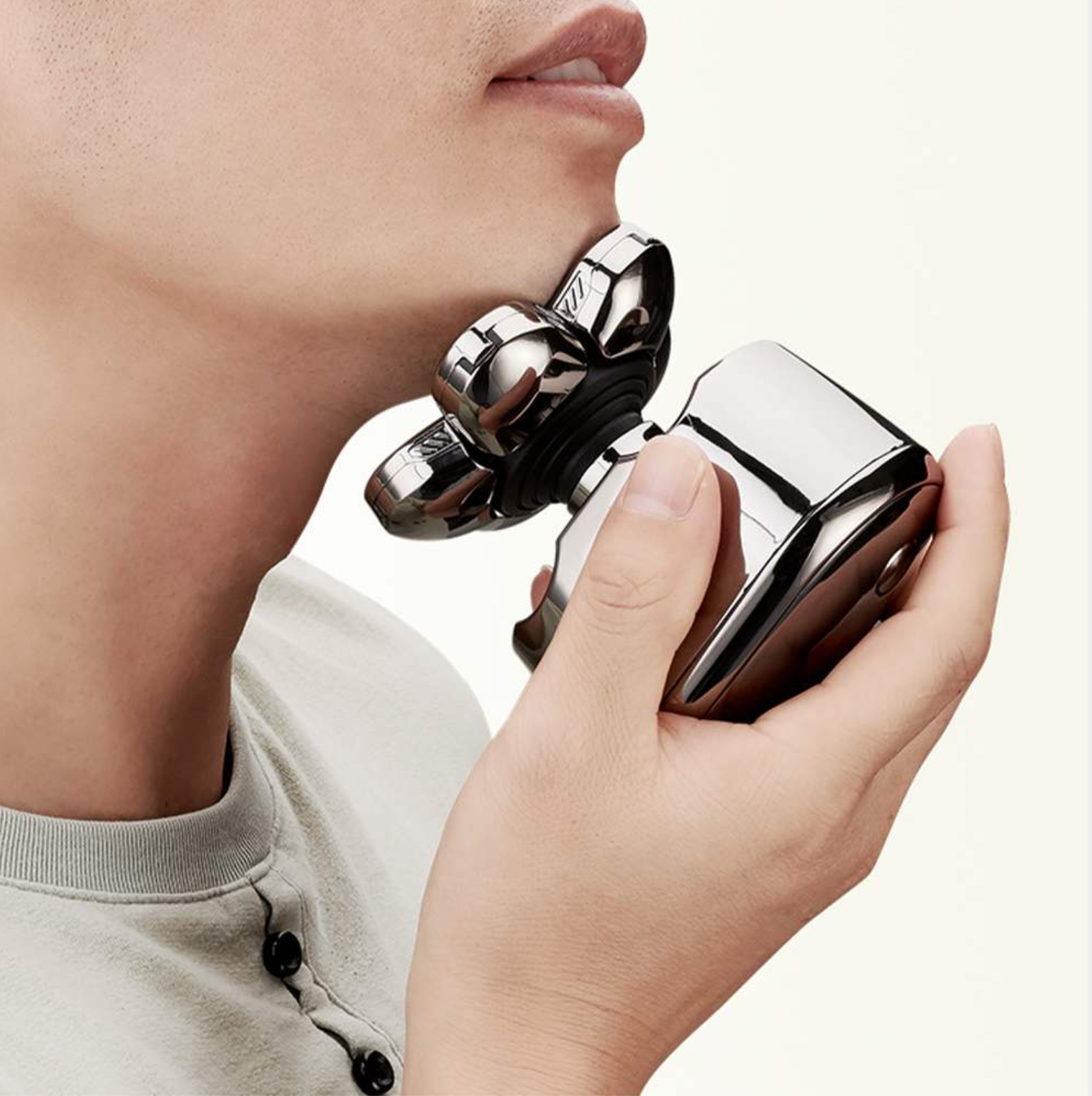 SilverShave™ - 6-in-1 Herrenrasierer - Wiederaufladbar & Wasserdicht - Für Glatze & Bart - SwissGadget